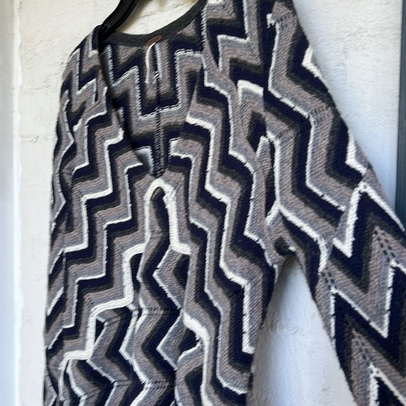 Free People Rhiannon Chevron Knit Flare Sleeve Mini Dress Size Medium - Picture 5 of 14